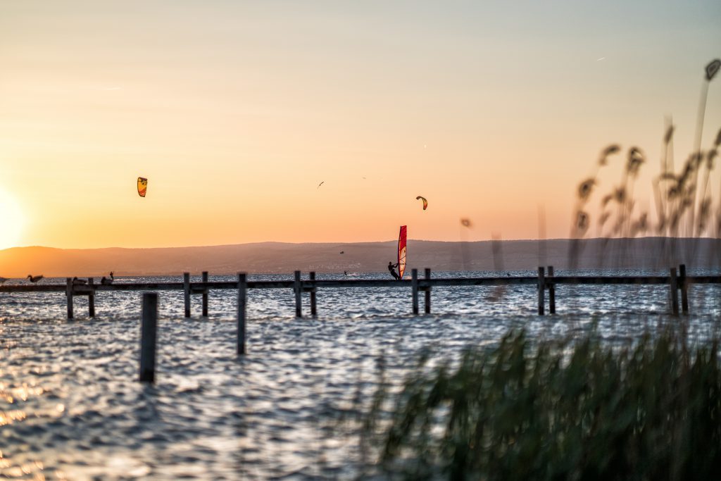 Kite Surfer am Neusiedler See(c)Burgenland Tourismus_Birgit Machtinger